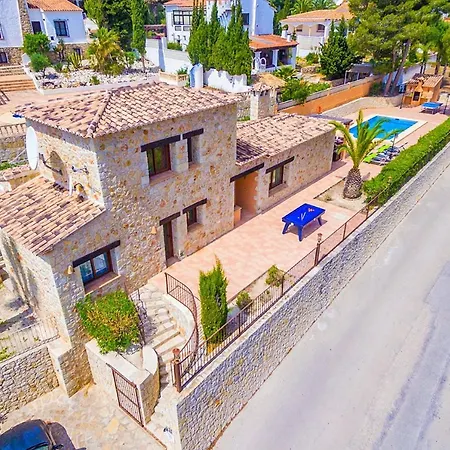 3382 Cambra Villa